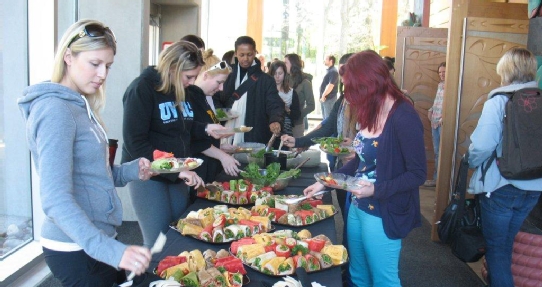 BSW students at lunch